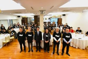 ji-chang-wook-menerima-penghargaan-friends-of-indonesia-di-acara-kbri-seoul
