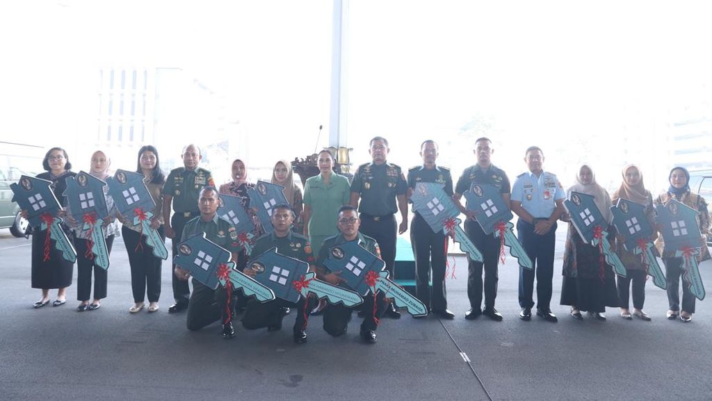 TNI AD Serahkan Bantuan Rumah bagi Prajurit Difabel Akibat Tugas Operasi
