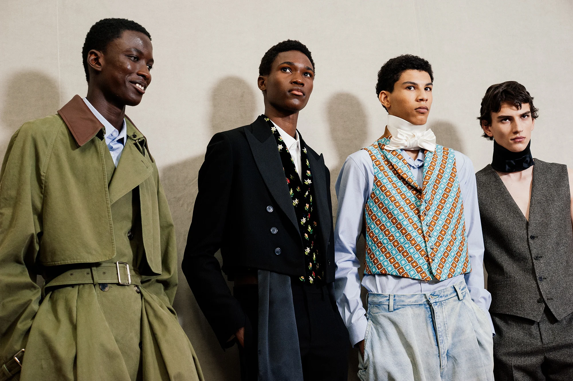 eksplorasi-gaya-dan-imajinasi-di-paris-fashion-week-pria-dari-dior-hingga-telur-paskah-loewe